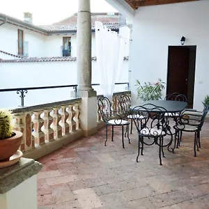 Apartment Maghetti - Modernized Flat In Historic Palazzo In The Center Of, Luino